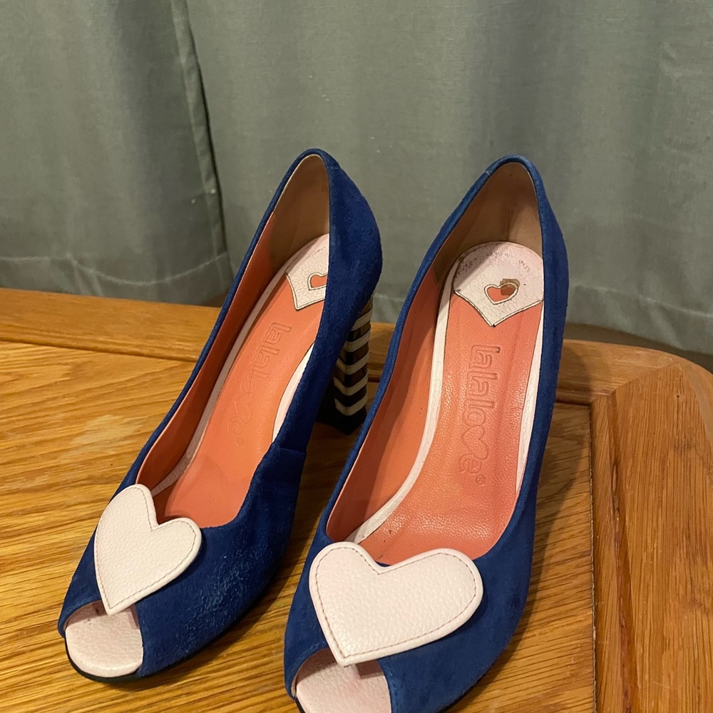Lala love famous Peruvian shoes size 9